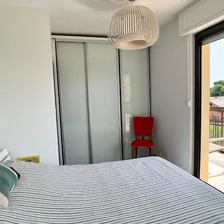 公寓 Renting - Les Oliviers - 3 Bedrooms Parking Swimming Pool Terrace 昂蒂布